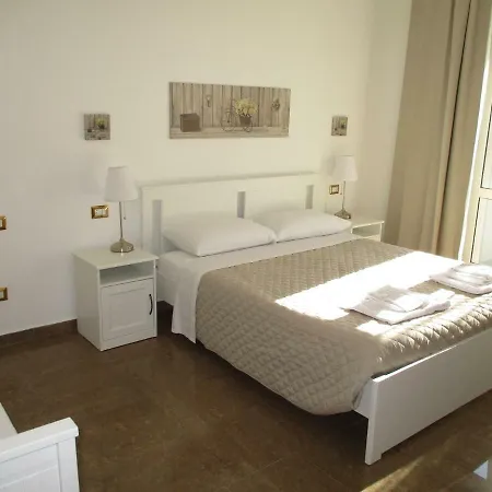 Interno Dieci Rome